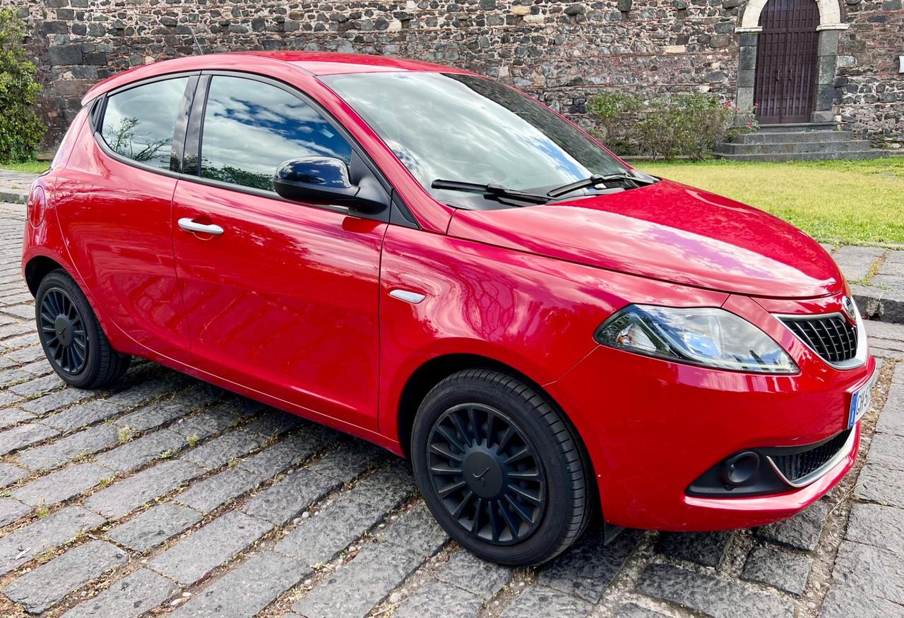 Lancia Ypsilon 1.0 FireFly 5 porte S&S Hybrid Silver Plus