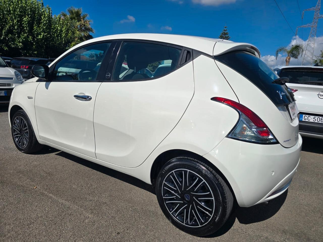 LANCIA Y 1.0 HYBRID 71CV GOLD EDITION