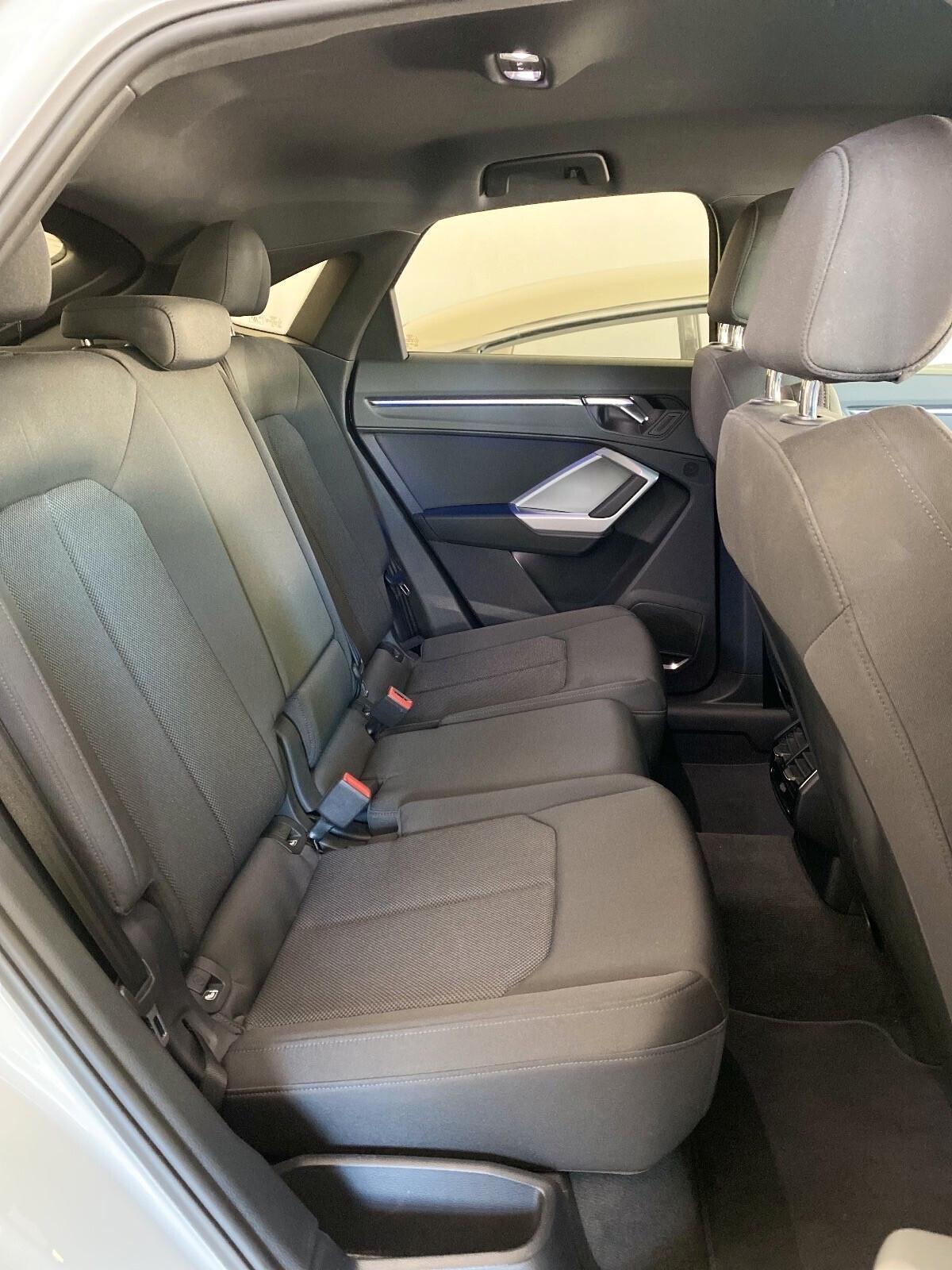 Audi Q3 35 TDI S tronic Business