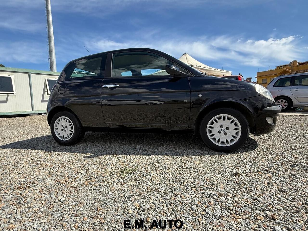 Lancia Ypsilon 1.2 16V Platino