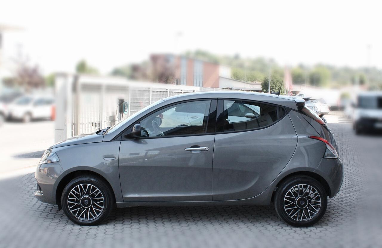 Lancia Ypsilon 1.0 FireFly 5 porte S&S Hybrid Platino-OK NEOPATENTATI