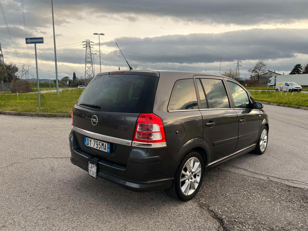 Opel Zafira 1.9 TDI / 7 POSTI