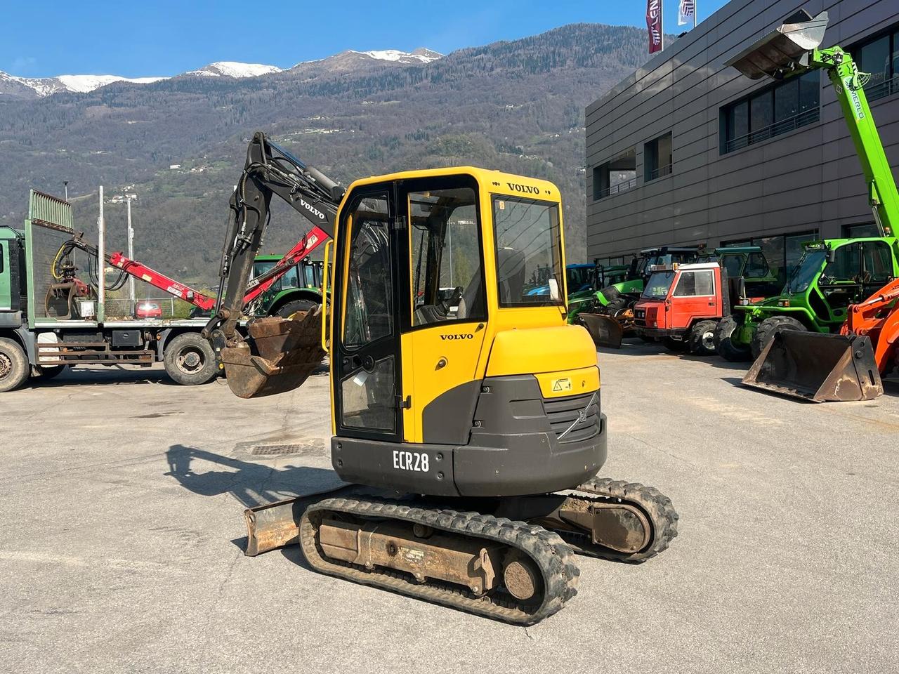 MINIESCAVATORE VOLVO ECR 28