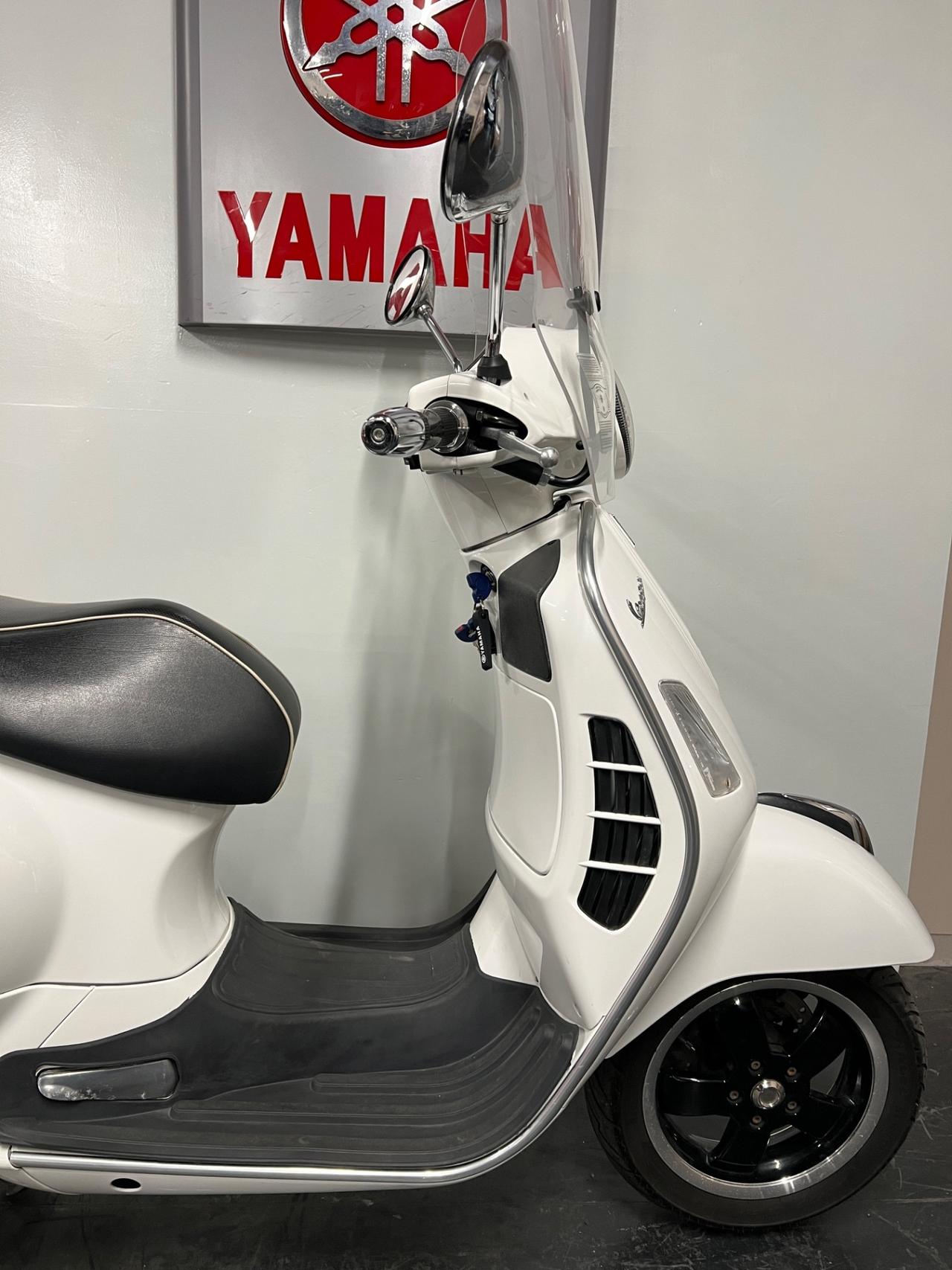 Vespa GTS 300