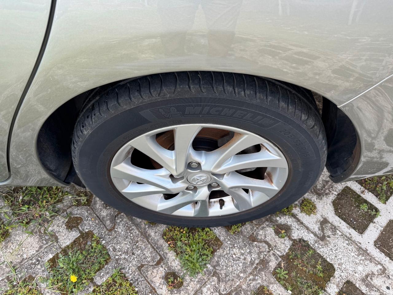 Toyota Auris SW Touring Sports 1.6cc D-4D 112cv Active