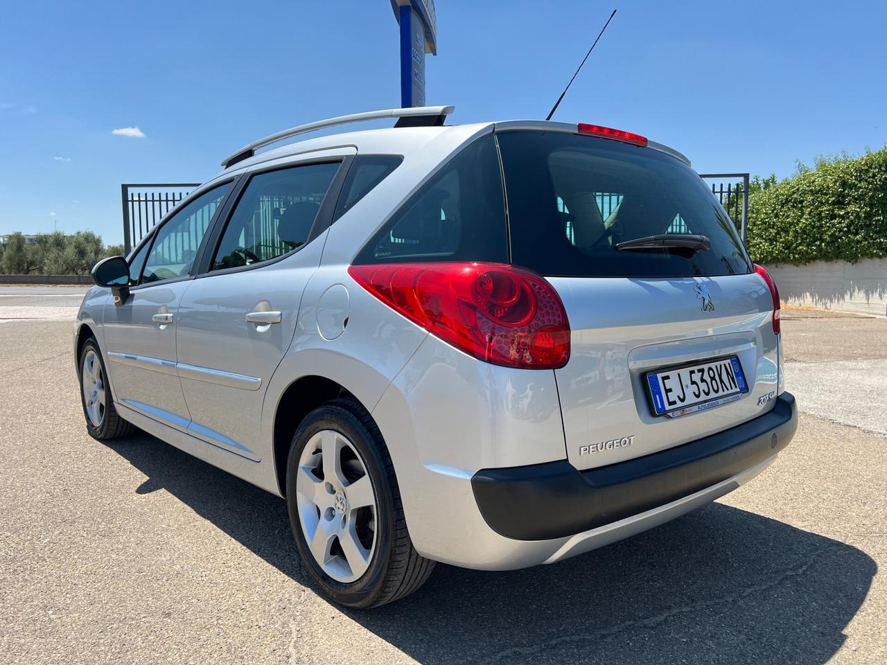 Peugeot 207 1.6 8V HDi 93CV SW Allure - 2011