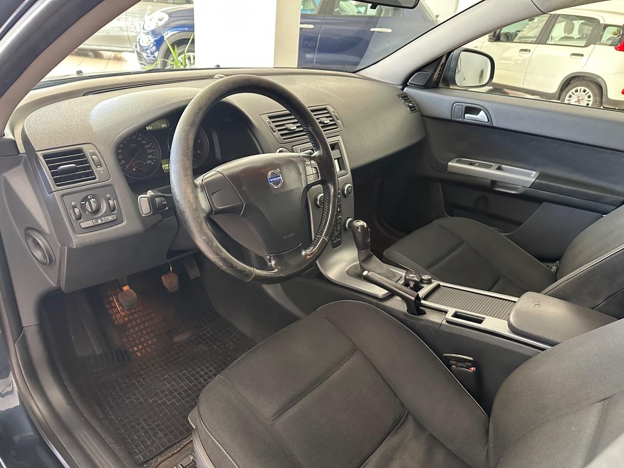 Volvo V50 D2 R-design