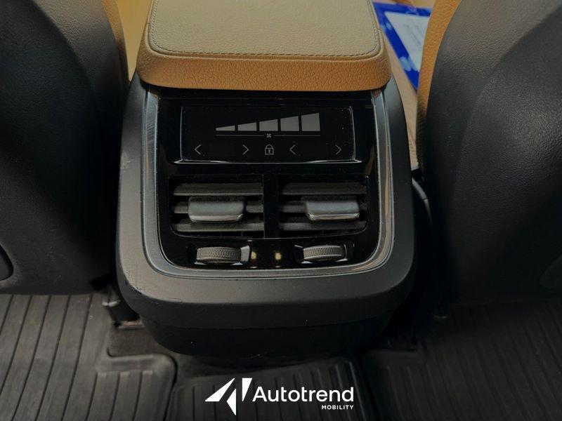 Volvo XC90 D5 235 CV AWD Automatica NAVI LED Momentum