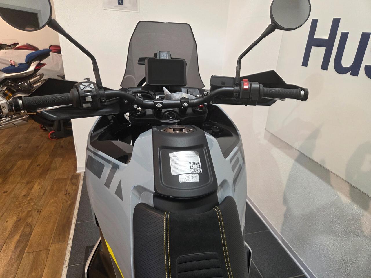 Husqvarna Norden 901 Borse e Cavalletto Centrale