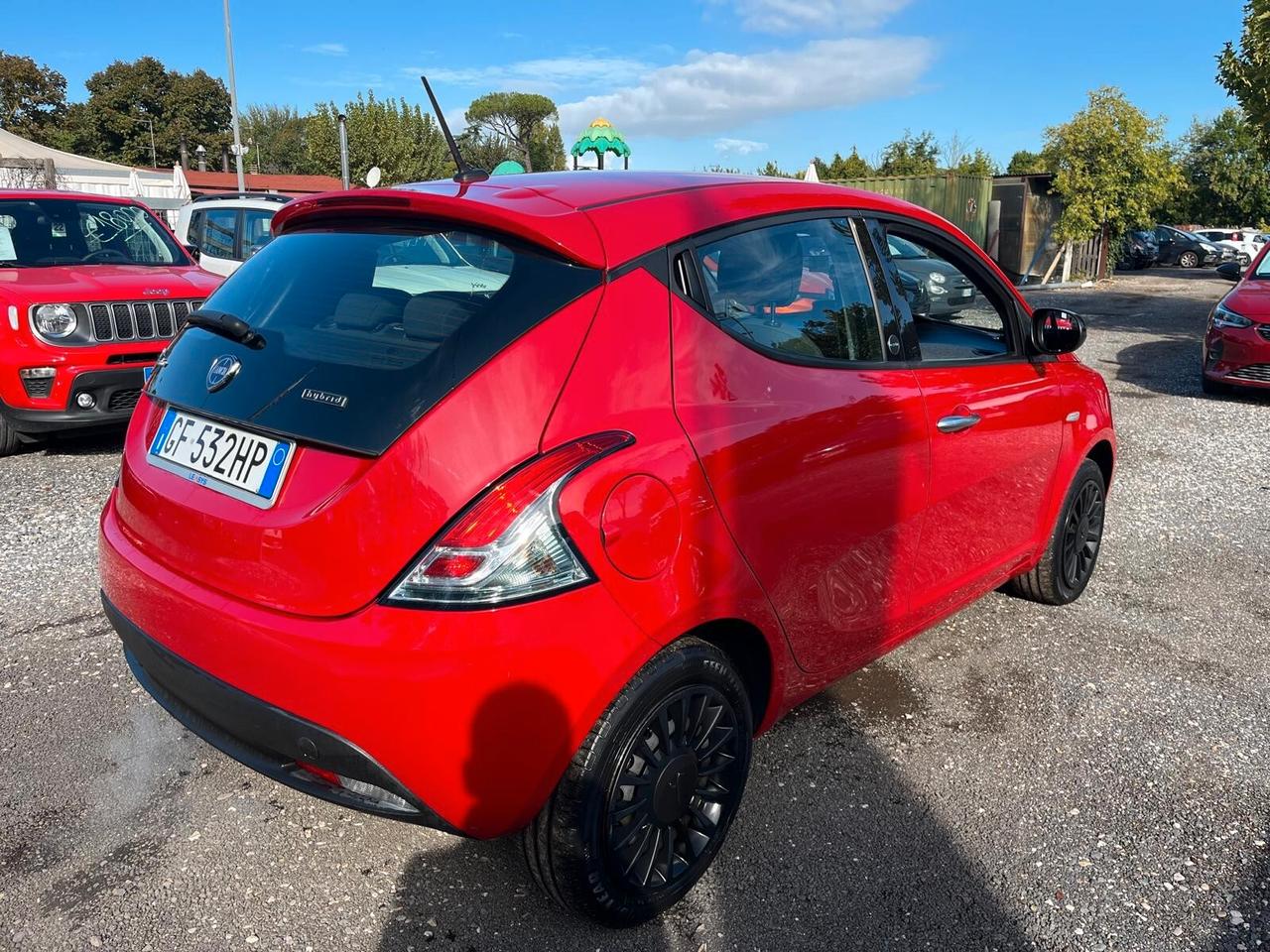 Lancia Ypsilon 1.0 FireFly 5 porte S&S Hybrid Ecochic Silver