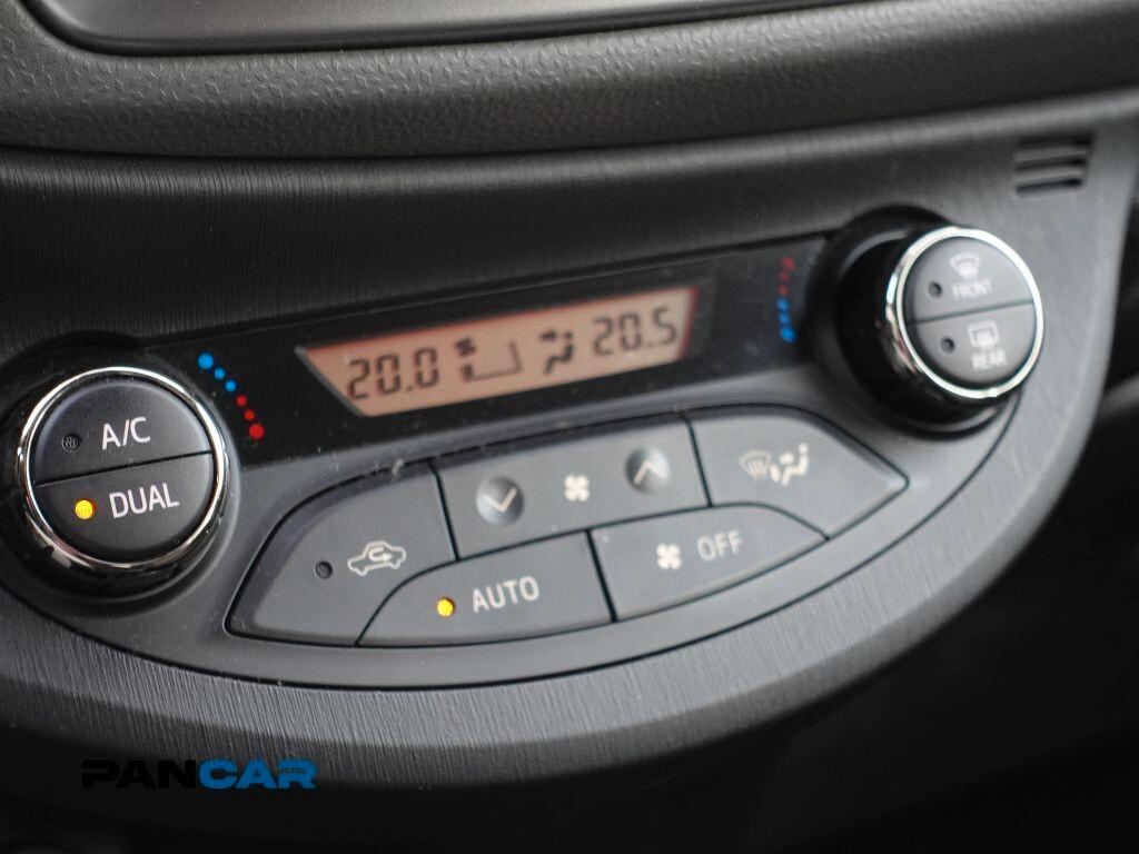 Toyota Yaris 1.3 5 porte Lounge Multidrive