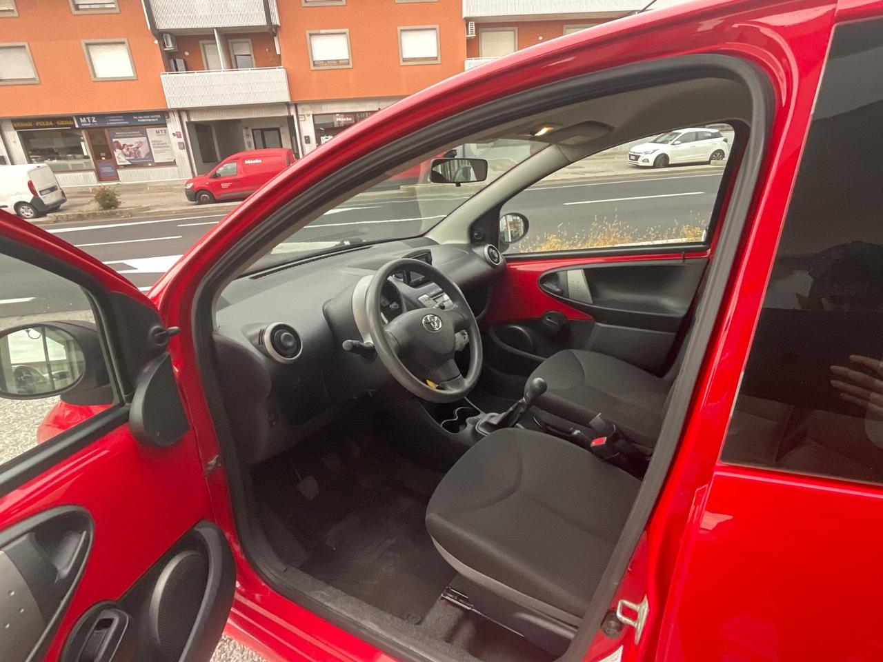 Toyota Aygo 1.0 12V VVT-i 5 porte Active Connect
