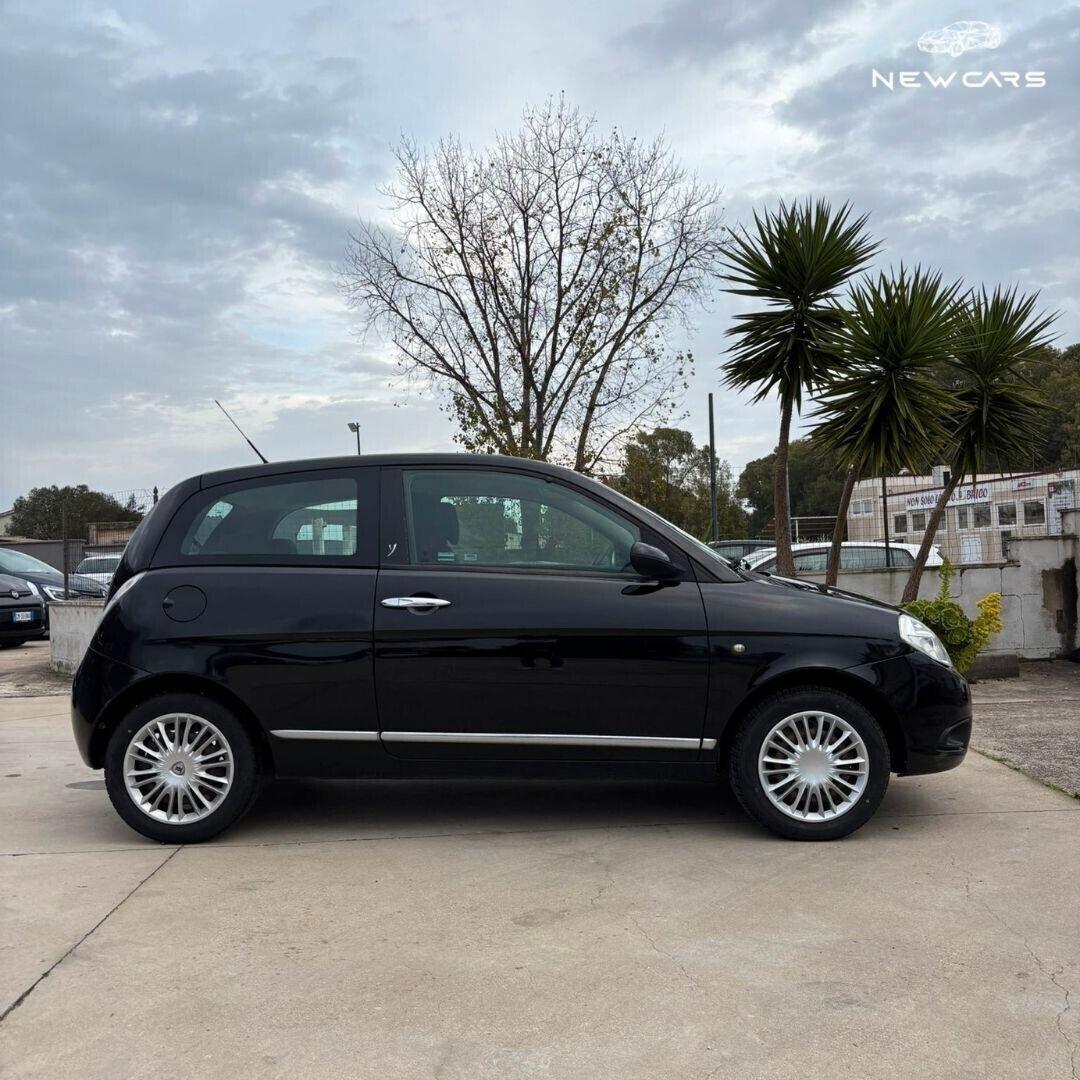 Lancia Ypsilon 1.3 MJT 75 CV Argento