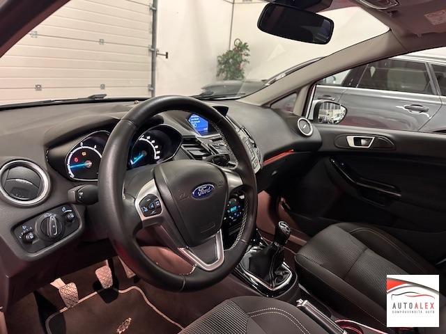 FORD - Fiesta 5p 1.5 tdci Black&White 75cv NEOPATENTATI