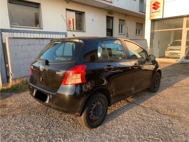 Toyota Yaris 1.0 5 porte NEOPATENTATI !!