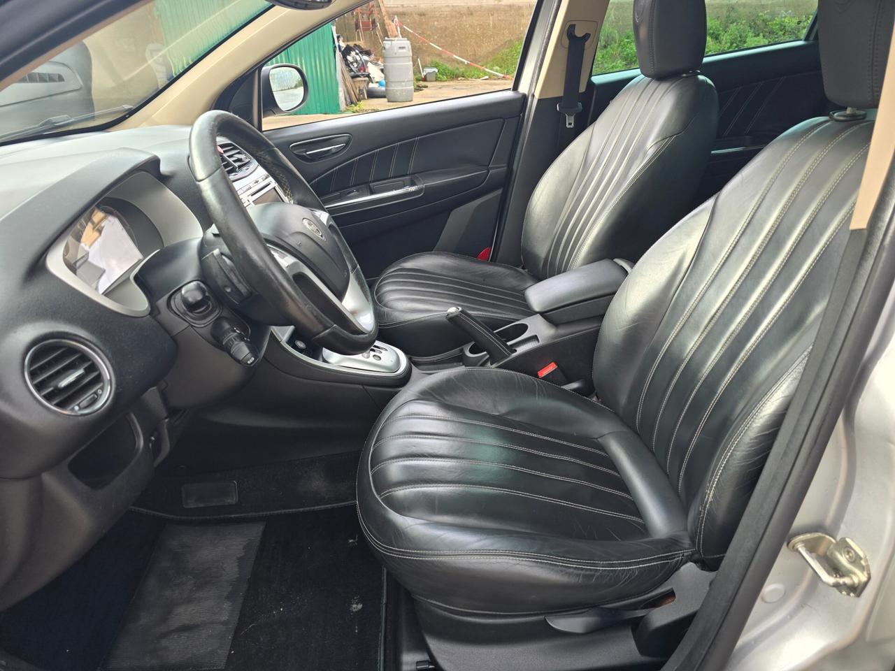 Lancia Delta 1.6 MJT 120cv doppio tetto aprib. Automat. 2009