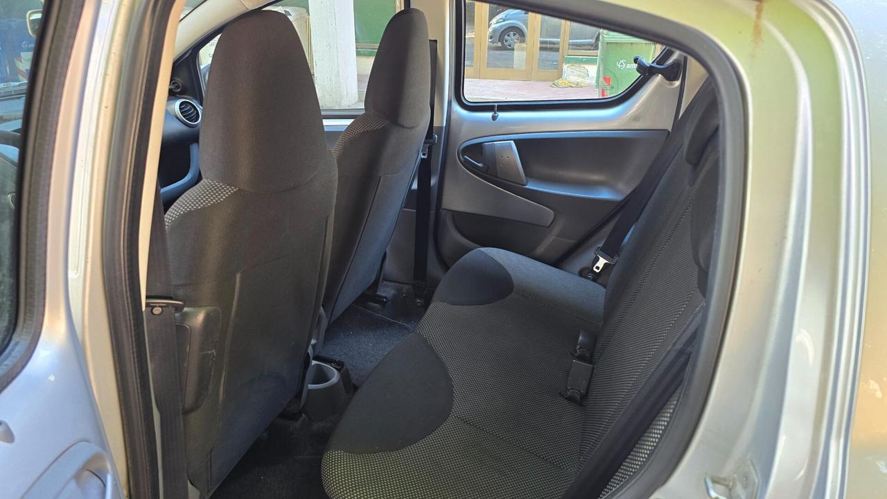 Toyota Aygo 1.0 12V VVT-i 5 porte Sol