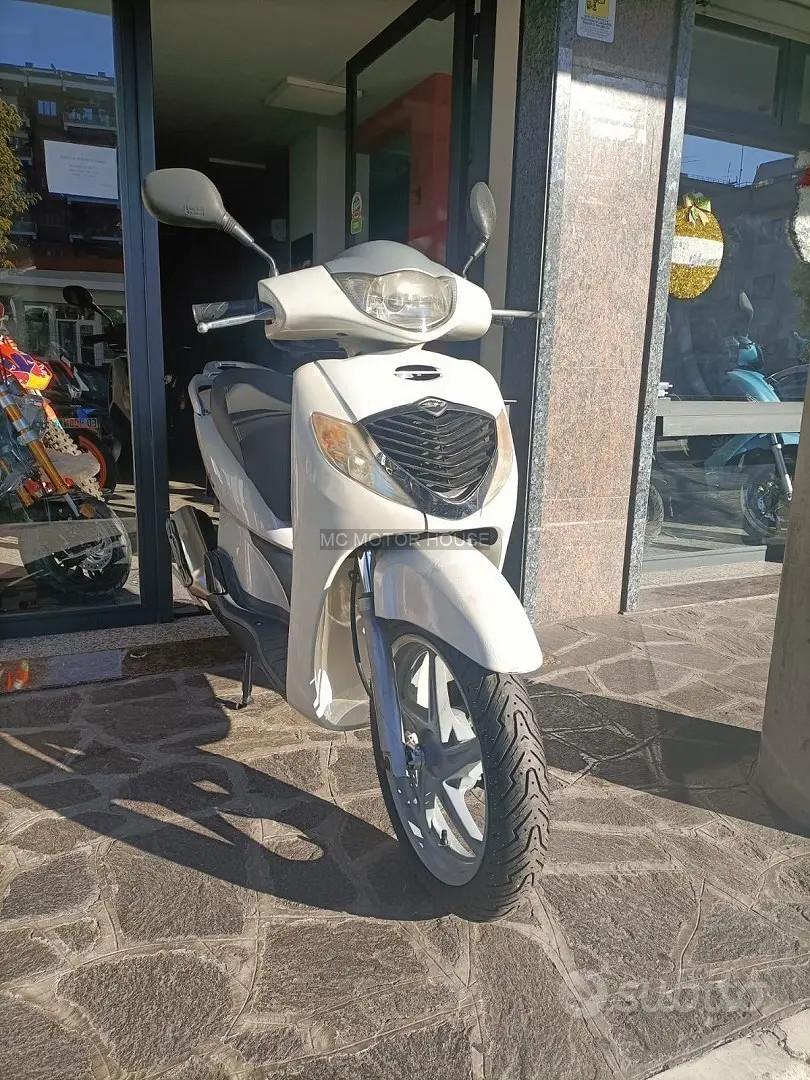 Honda sh 125 +0maggi0 casco+rate senza busta paga+