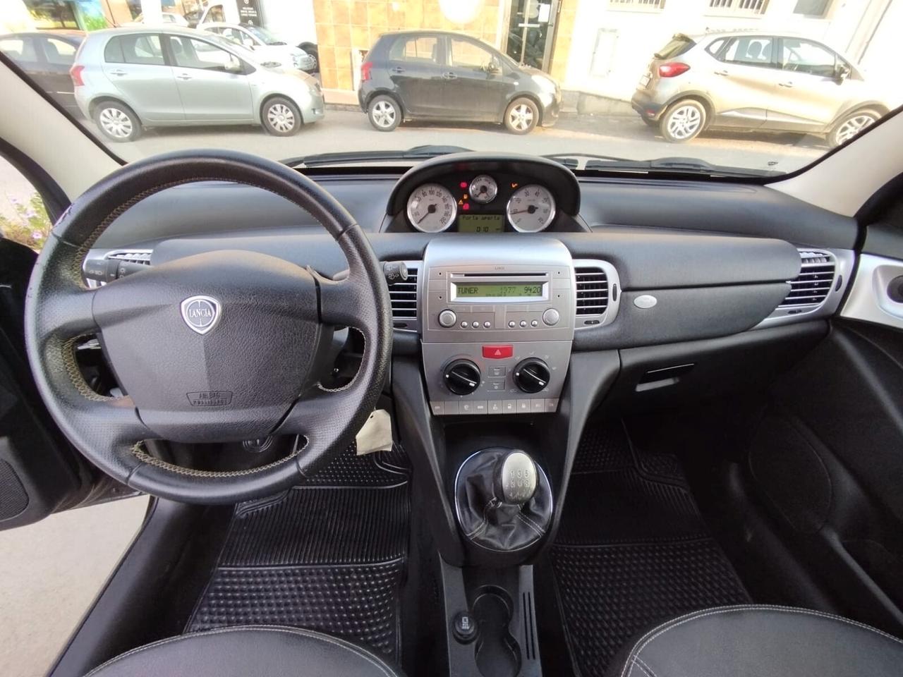 Lancia Ypsilon 1.3 MJT 105 CV Sport MomoDesign