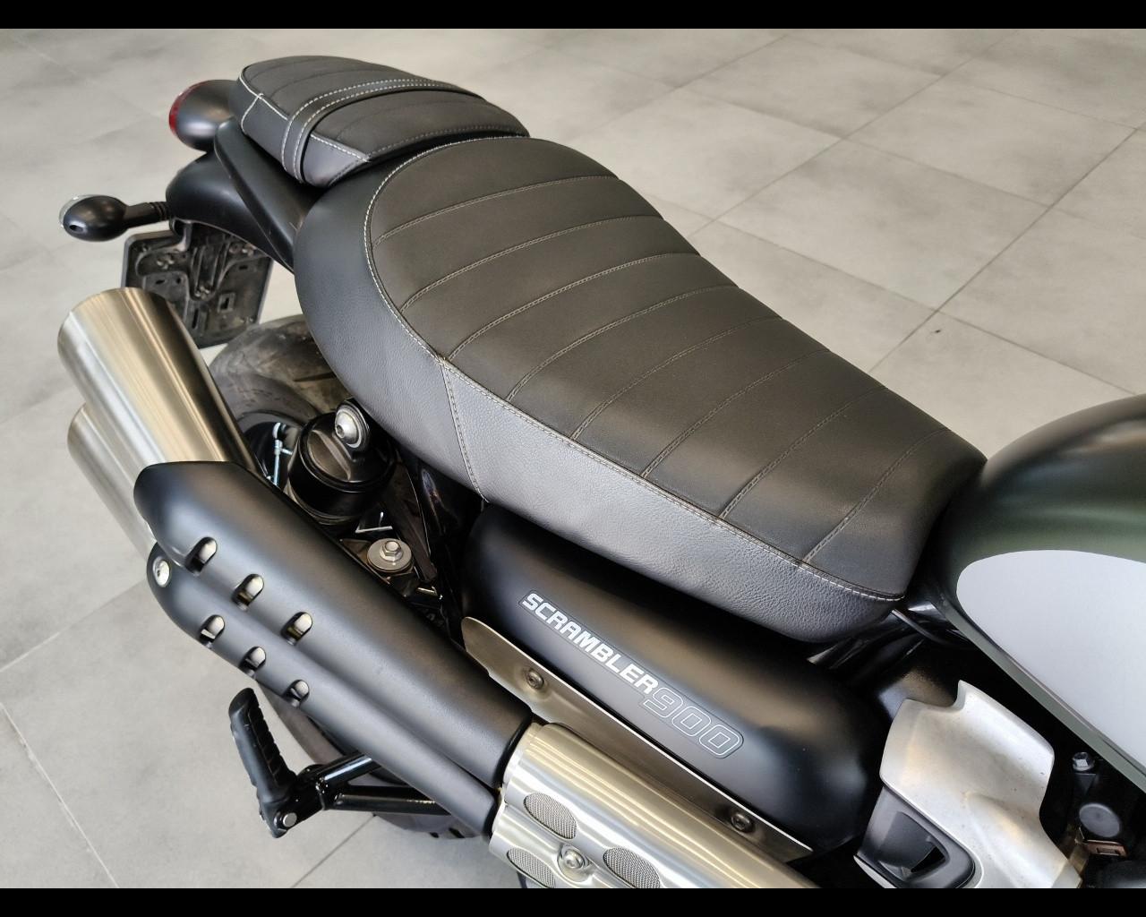 TRIUMPH Scrambler 900 - Chrome Edition