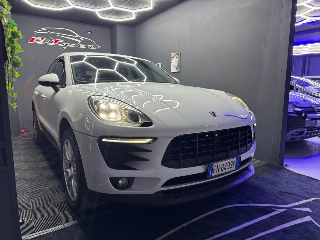 PORSCHE MACAN 2.0 Turbo: Il Tuo Sogno Porsche a un Prezzo Irripetibile