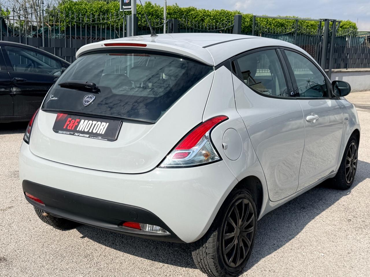 Lancia Ypsilon 1.2 69 CV 5 porte GPL Ecochic Elefantino Blu