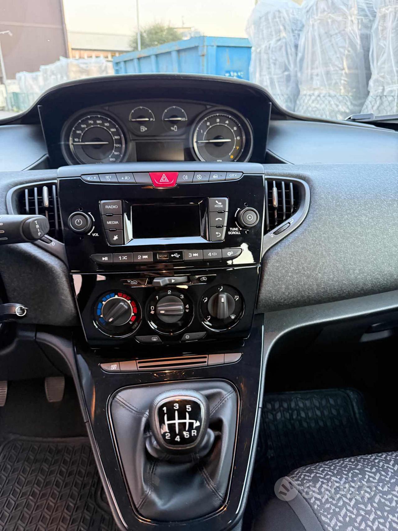 LANCIA Ypsilon 1.0 FireFly 5 porte S&S Hybrid Si