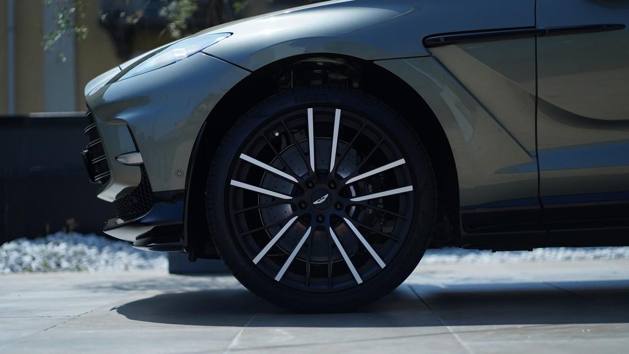 ASTON MARTIN DBX707 4.0