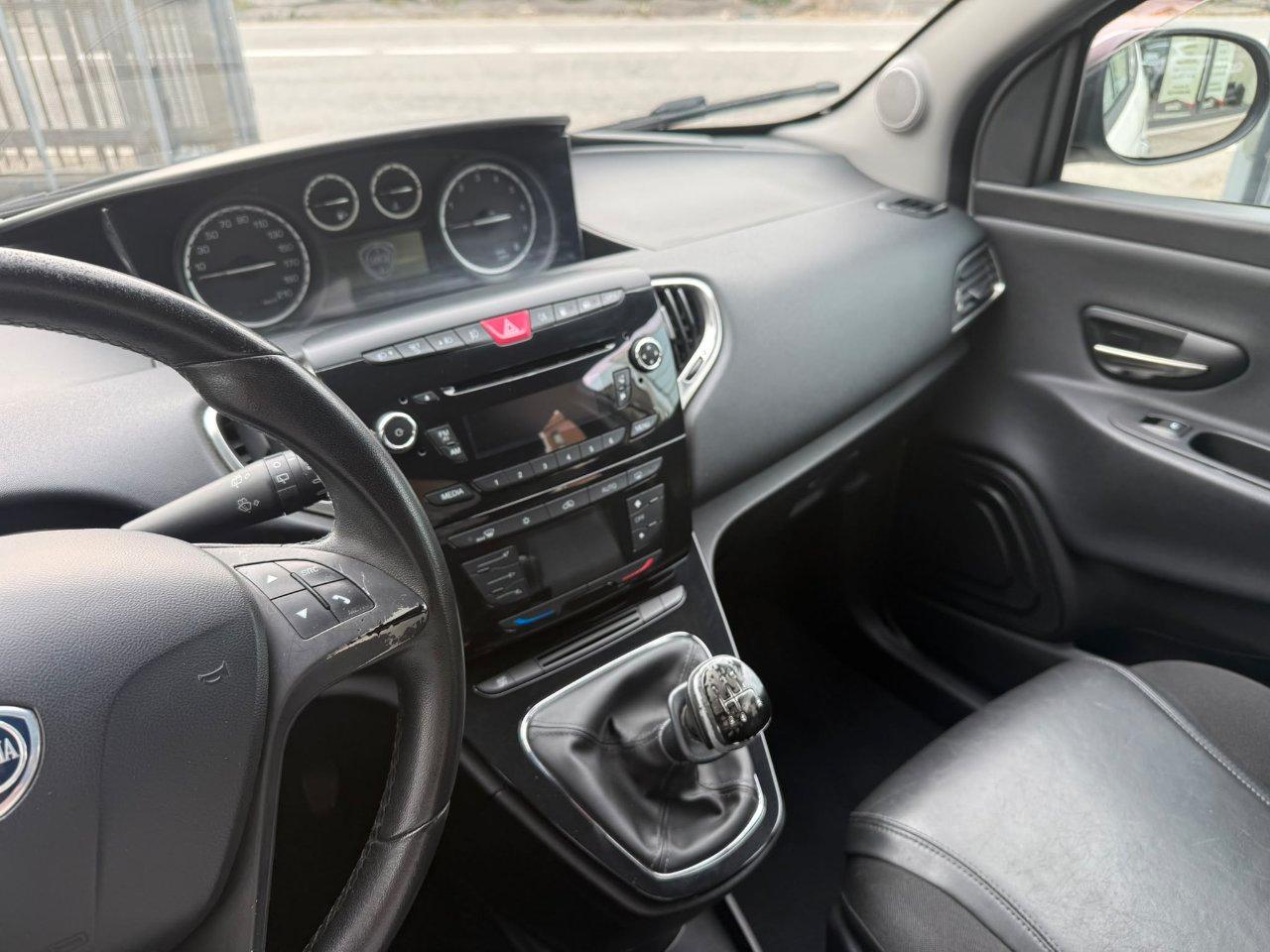 Lancia Ypsilon 5 Porte Ypsilon 1.2 8v Platinum ecochic Gpl 69cv