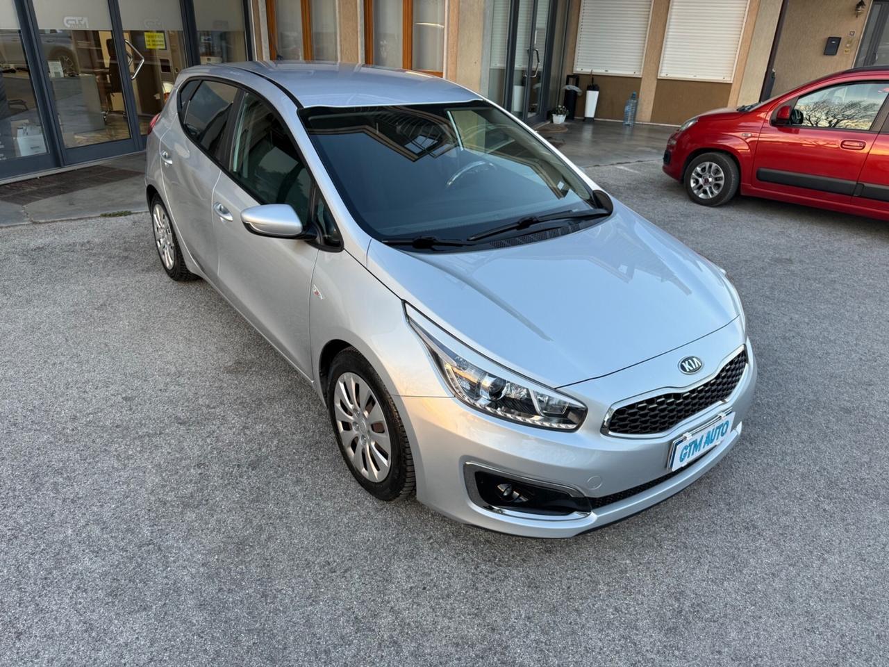 Kia Ceed - 1.6 CRDi 110 CV 5 porte - Neopatentati