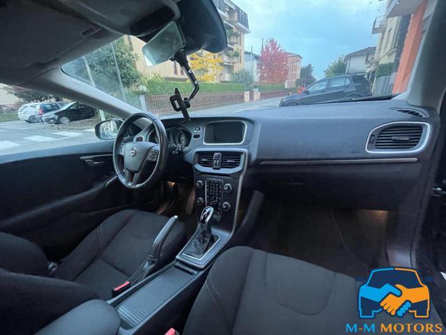 VOLVO V40 Kinetic con 12 mesi garanzia