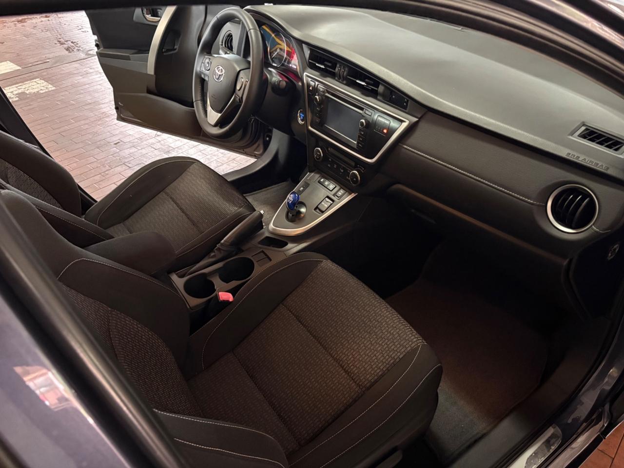 Toyota Auris Touring Sports 1.8 Hybrid Lounge