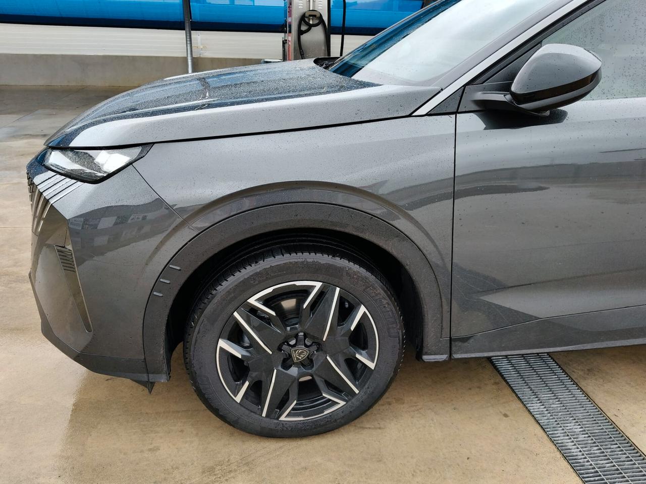 Peugeot 5008 Hybrid 145 e-DCS6 Allure 7 posti