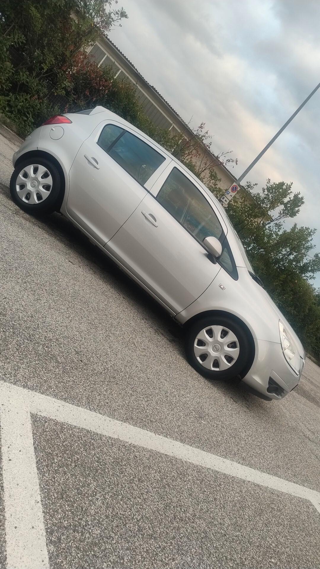 Opel Corsa 1.4 16V 5 porte Cosmo
