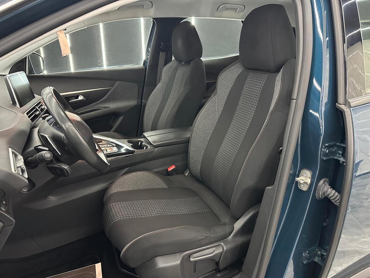 Peugeot 3008 BlueHDi 130 S&S EAT8 Allure