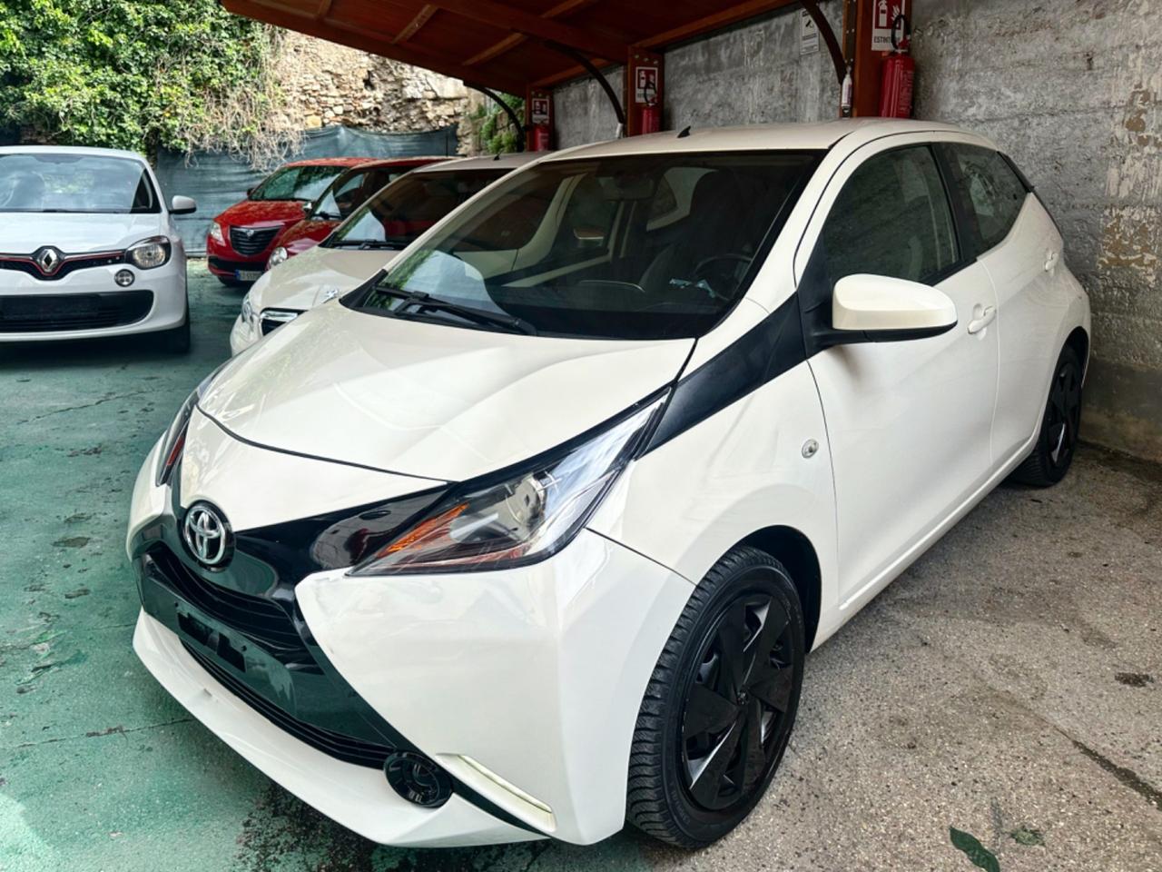 Toyota Aygo 1.0 VVT-i 69 CV 5 porte x-clusiv GARANZIA