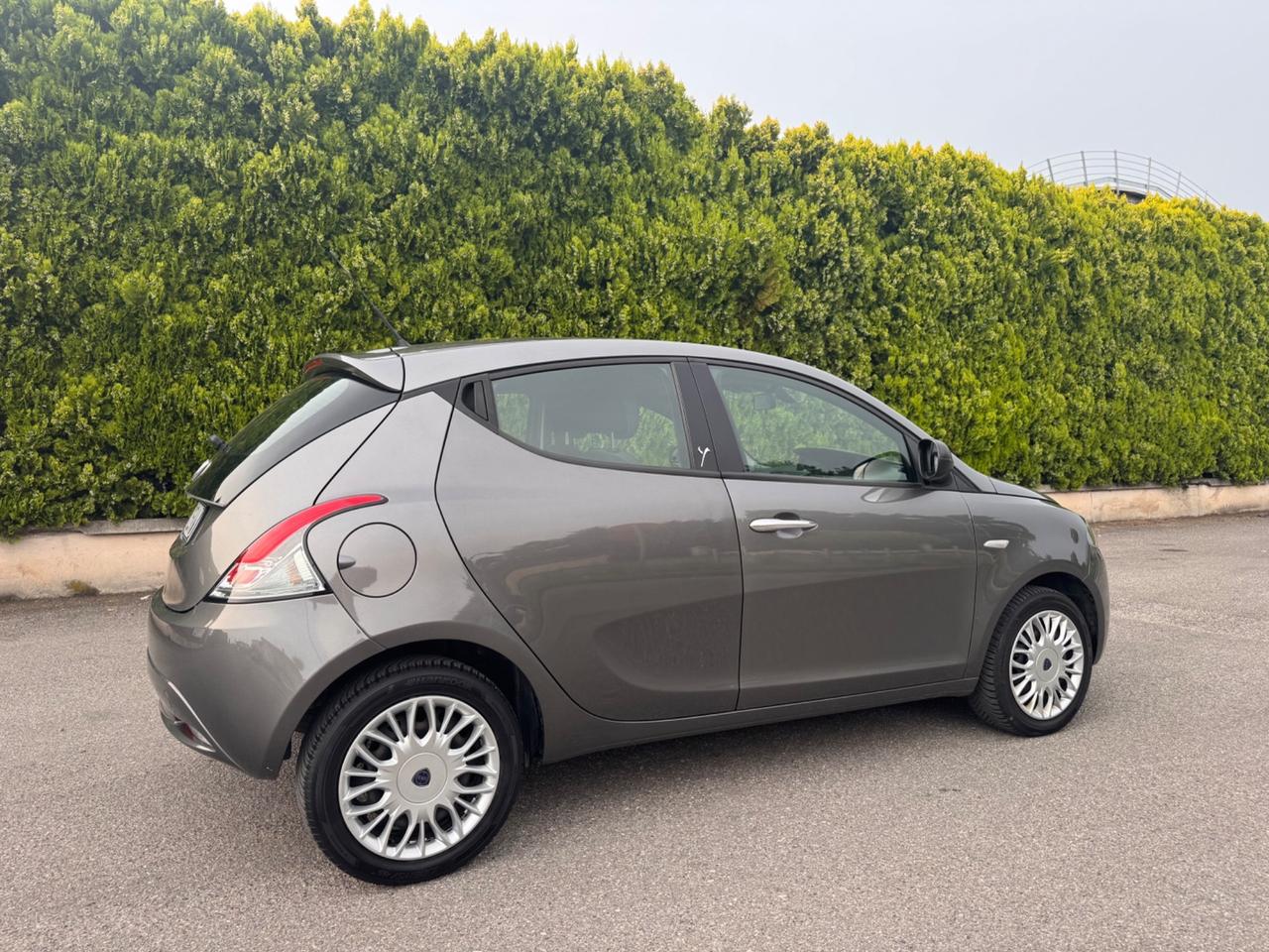 Lancia Ypsilon 1.2 benzina, euro 6b, anno 2016, ok neopatentati!