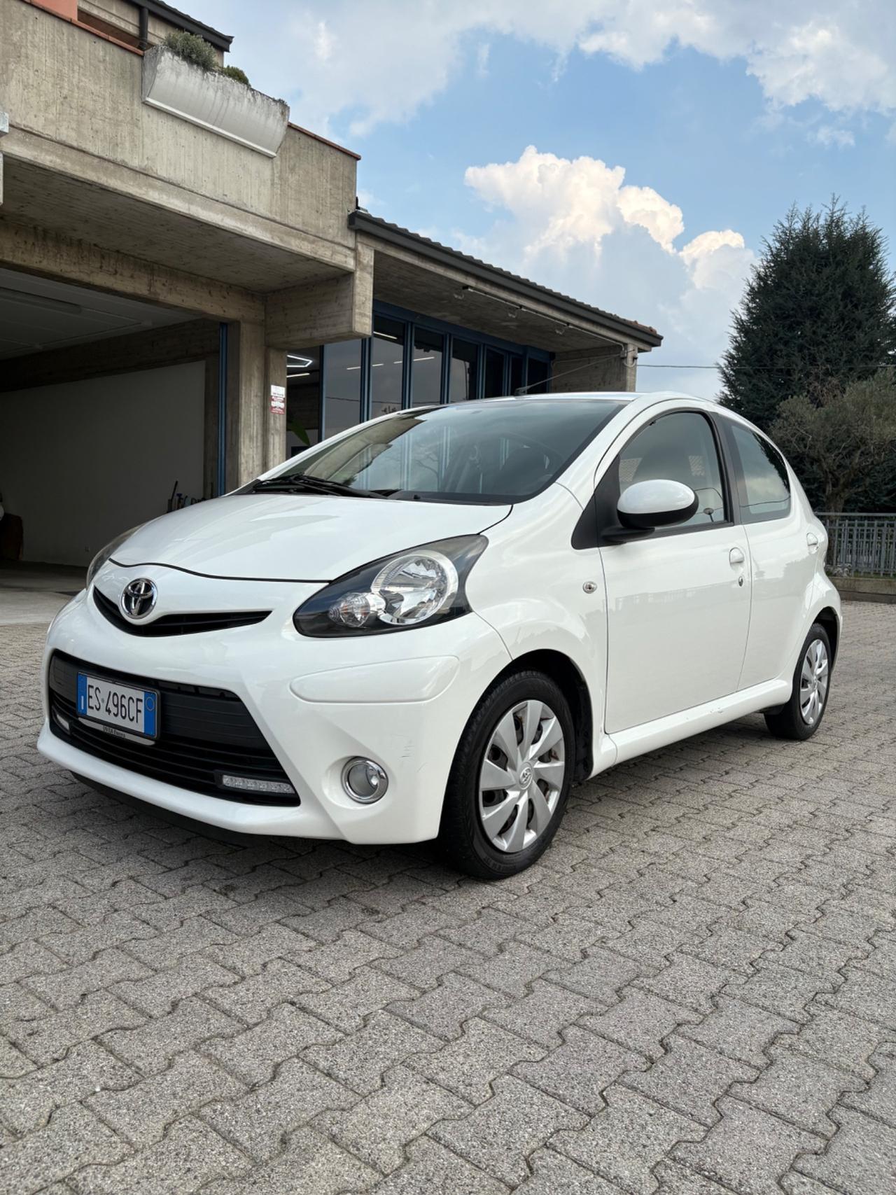 Toyota Aygo 1.0 12V VVT-i 5 porte Orange Connect MMT