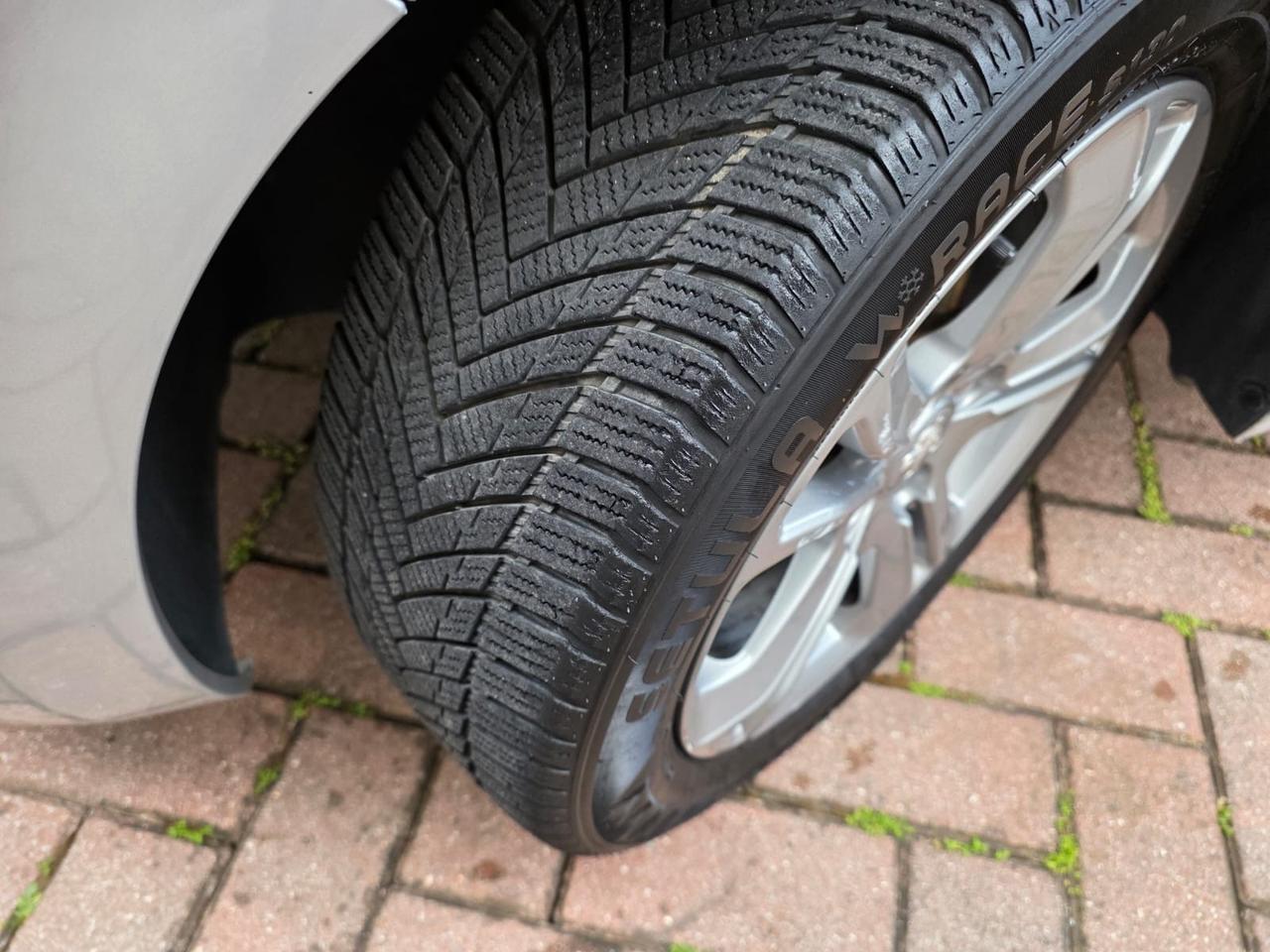 Peugeot 208 1.4 HDi 68 CV 5 porte Allure