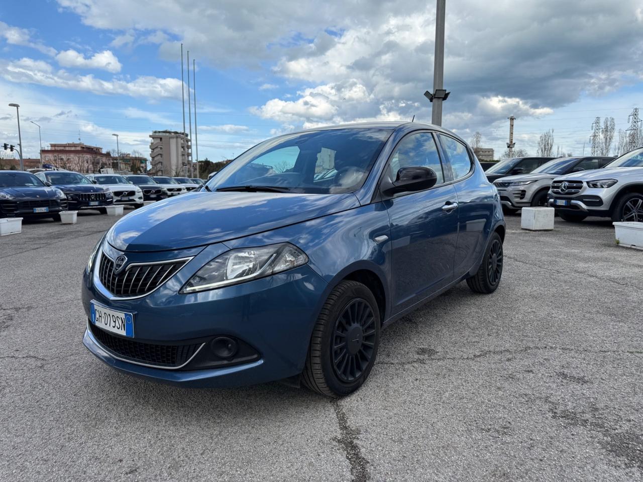 Lancia Ypsilon 1.0 FireFly 5 porte S&S Hybrid Ecochic Silver