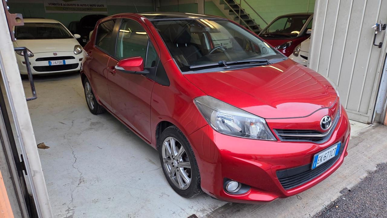 Toyota Yaris 1.3 5 porte Lounge full