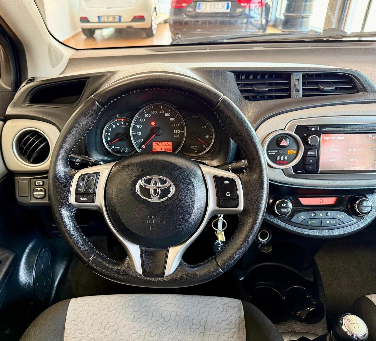 Toyota Yaris 1.3 benzina 5 porte