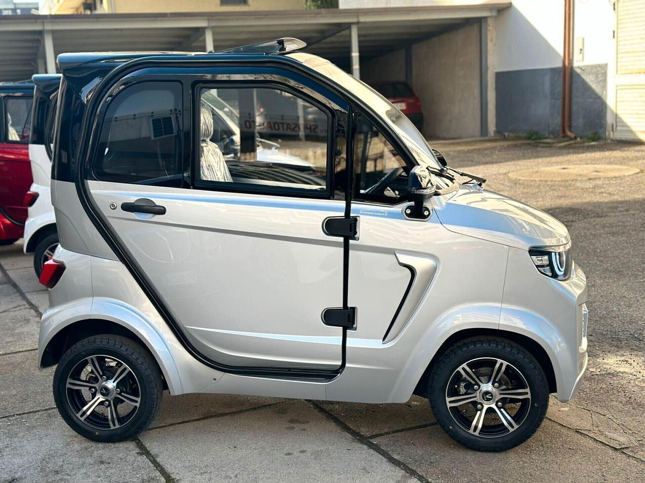 MICRO CAR ELETTRICA MINI - SI GUIDA SENZA PATENTE -