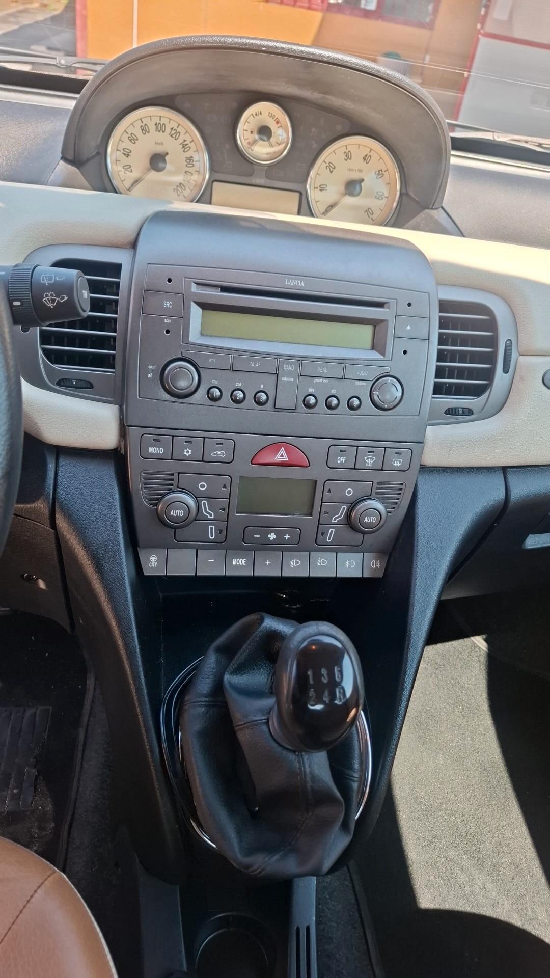 Lancia Ypsilon 1.2 16V Platino