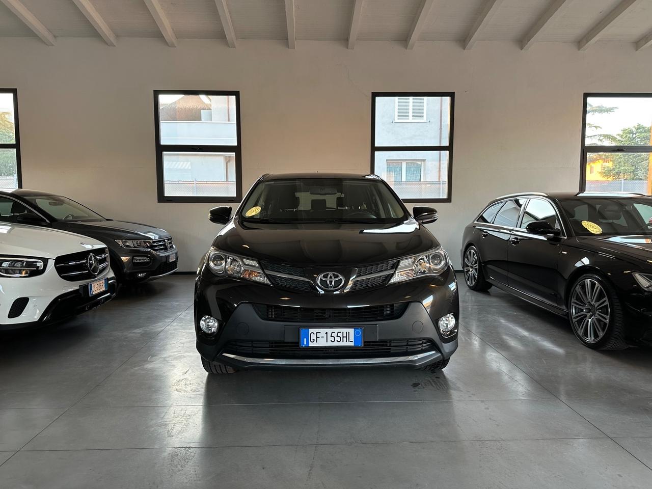 Toyota RAV 4 RAV4 2.0 D-4D 4WD Lounge White Ed.