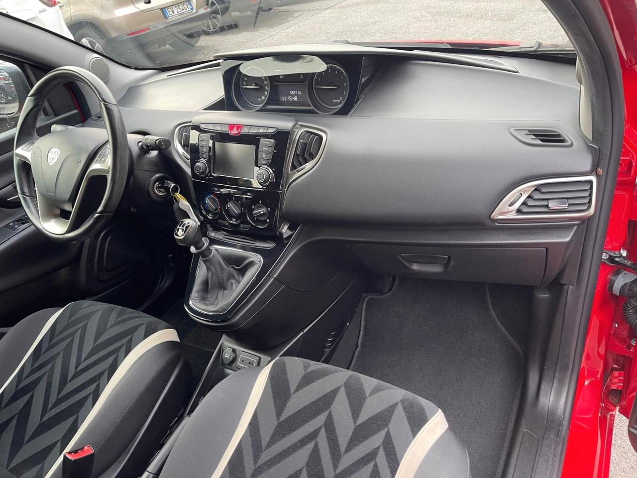 Lancia Ypsilon 1.2 69 CV 5 porte