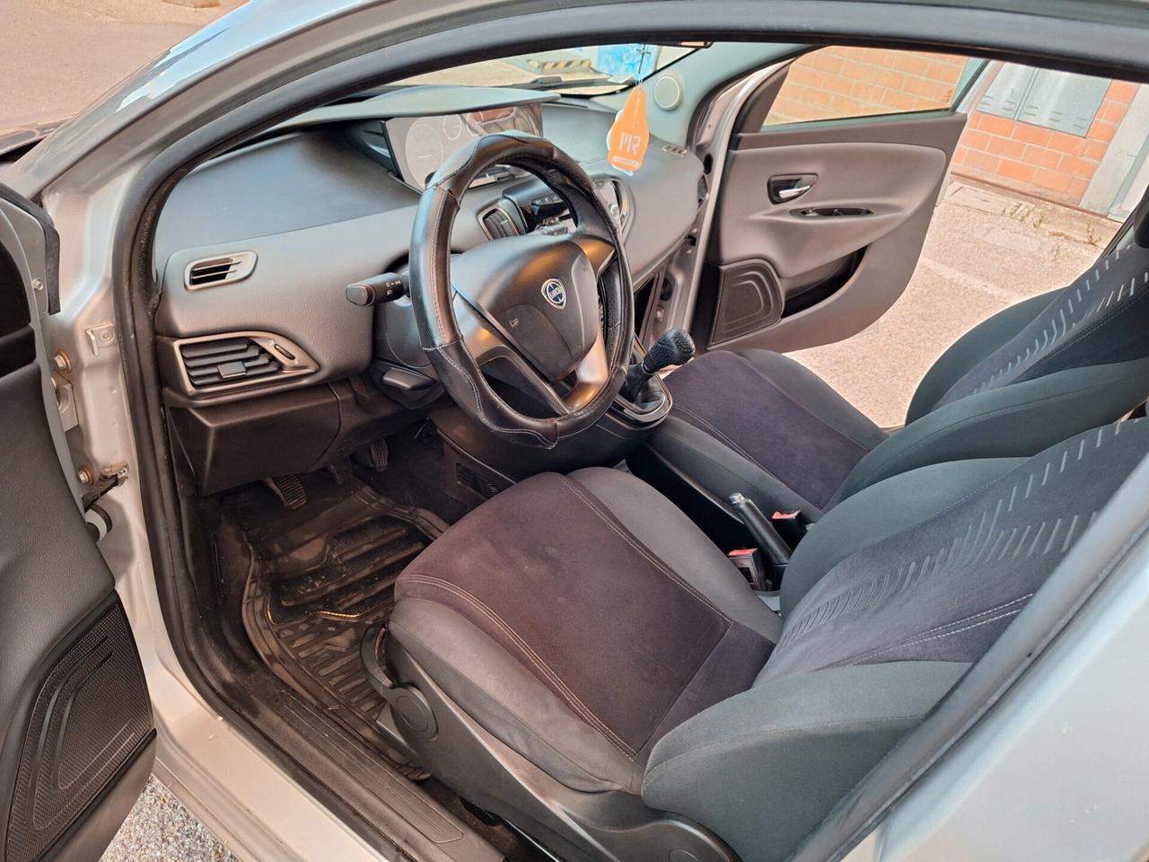Lancia Ypsilon 1.3 MJT 16V 95 CV 5 porte S&S Platinum NEOPATENTATI CATTENA NUOVA E5B