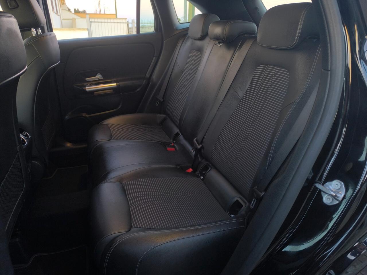 MERCEDES GLA SPORT PLUS 180cdi 09/2022 MOTORE 2.0 MERCEDES
