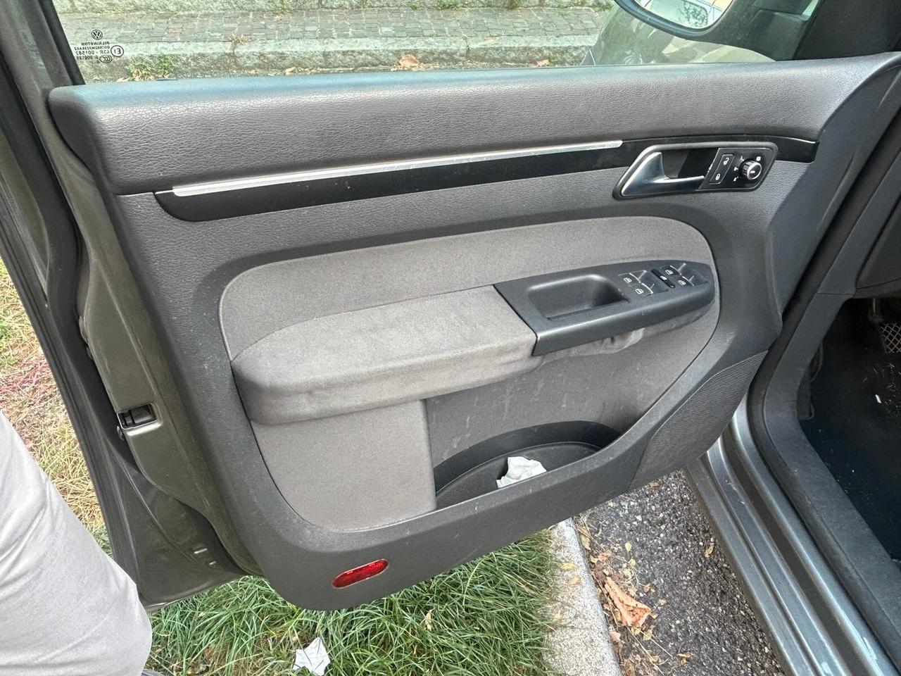 Volkswagen Touran 2.0 tdi Highline - ANCHE PER NEOPATENTATI