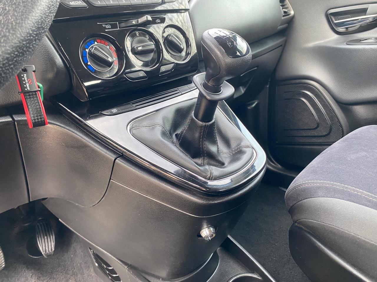 Lancia Ypsilon 1.2 69 CV Unyca